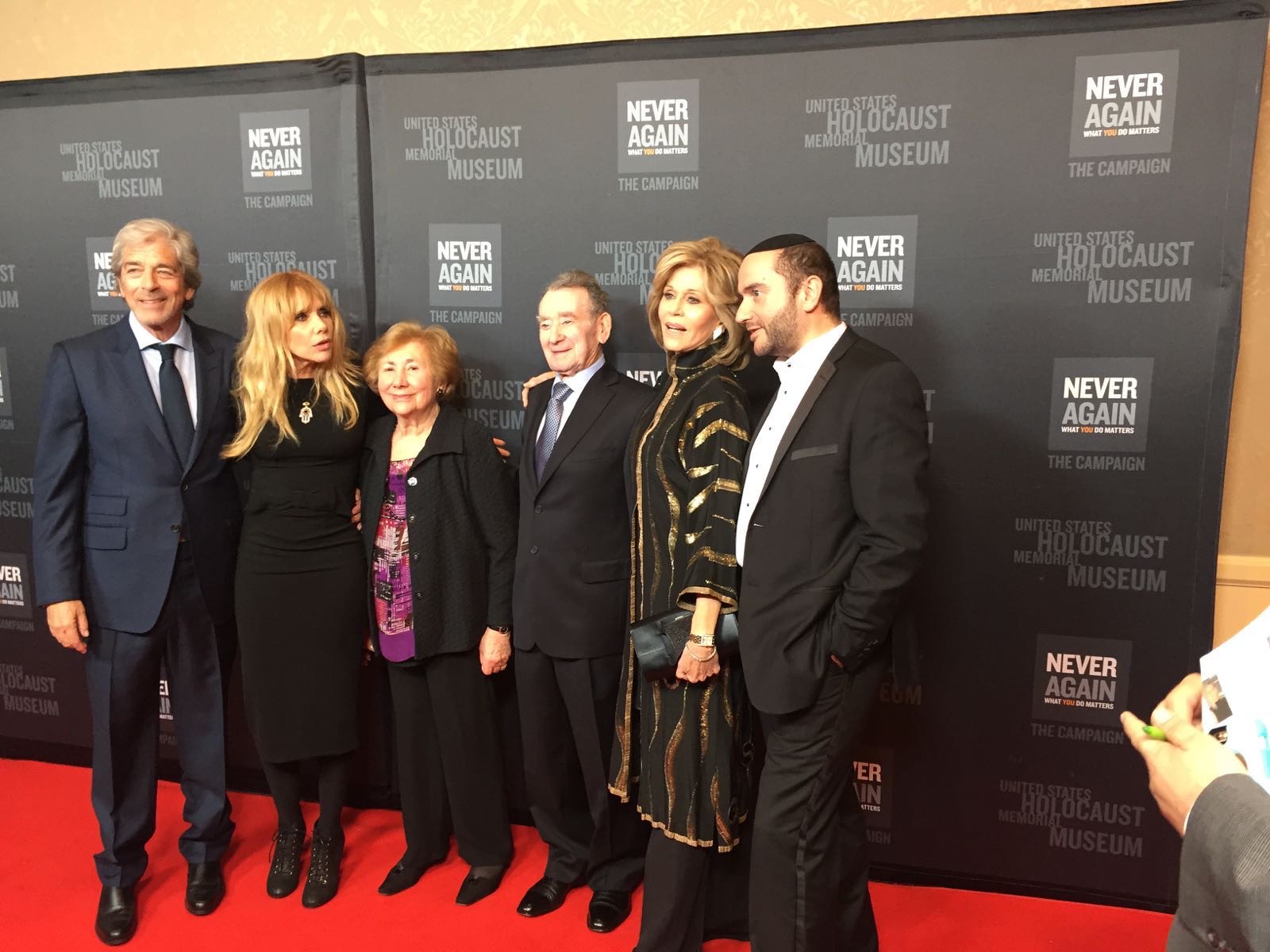 Rabbi Dunner on the red carpet at the USMOTH 2016 Banquet, with Jane Fonda and Rosanne Arquette, Beverly Hilton Hotel (March 2016)