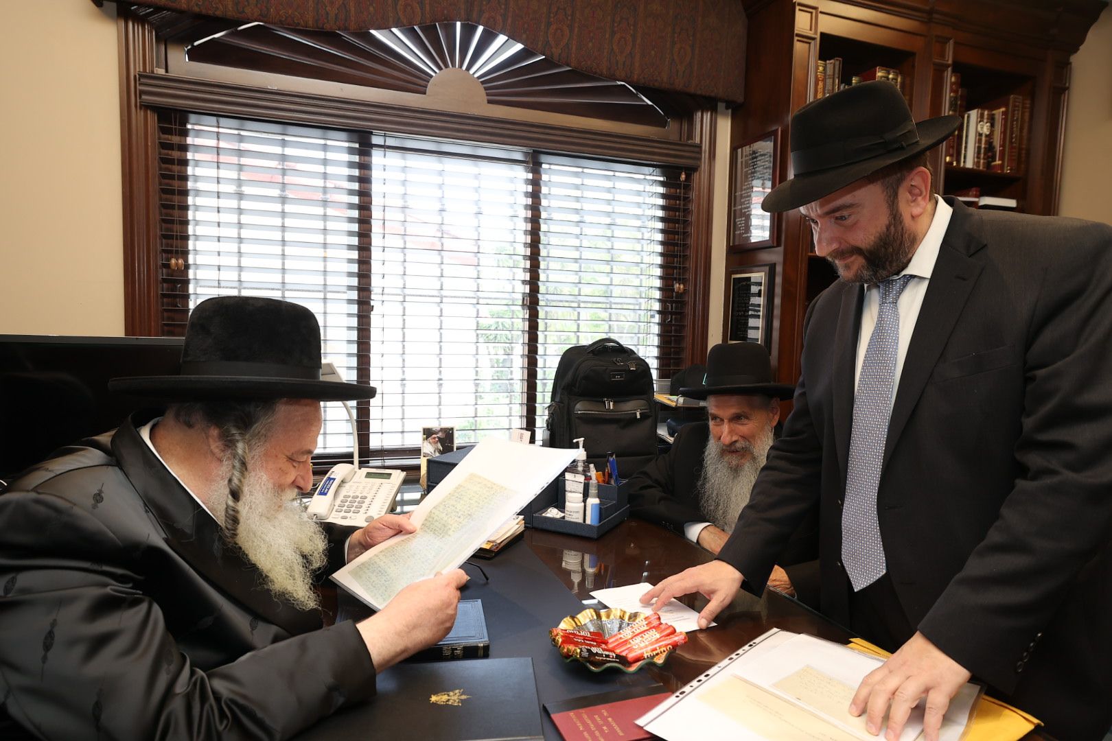 Rabbi Dunner visiting Rav Shaul Alter, June 13, 2022