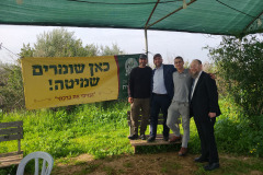 Rabbi Dunner and his son Meir at a Shemitta-observant farm