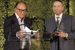 Lee Samson presenting Rabbi Dunner with HeChaver Award