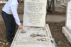 Rabbi Dunner visits the grave of the Yabloner Rebbe