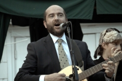 Rabbi Dunner sings and plays guitar at Yom Haatzmaut celebration party in Beverly Hills (2014)
