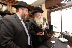 Rabbi Dunner visiting Rav Shaul Alter, June 13, 2022. The Sefer is Bigdei Ahron, by Rav Ahron Hadarshan (1630-1690), from both Rav Alter and Rabbi Dunner are descended.
